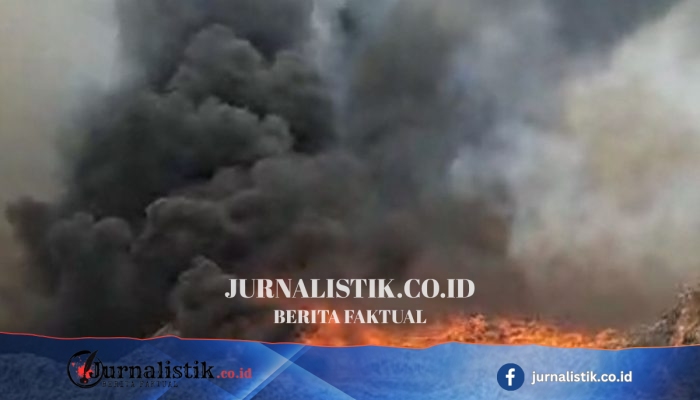 TPA Jatiwaringin di Mauk, Tangerang Dilalap Api, Asap Pekat Menjulang Tinggi
