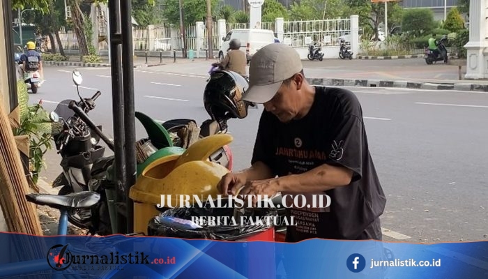 Arman (43) Tak Pernah Nyenyak, Waswas Diusir dan Barang Hilang