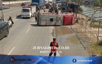 Manuver Contraflow, Mobil Damkar Demak Terguling Usai Ditabrak Truk Tronton di Pantura Sayung
