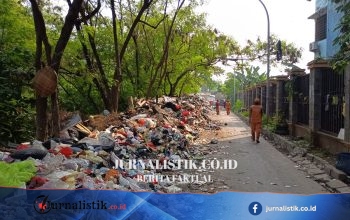 Tumpukan Sampah Meluber di Cakung Jaktim, Jalan Tinggal Satu Lajur