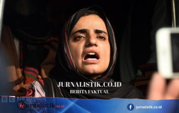 Leading Pakistan activist given life sentence over soldier's killing at rally