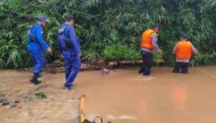 Polsek Tilamuta dan Ditpolairud Polda Gorontalo Cari Korban Tenggelam di Sungai Mangulipa