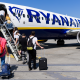 Ryanair akan “secara terpaksa” membiarkan orang tua duduk bersama anak secara gratis