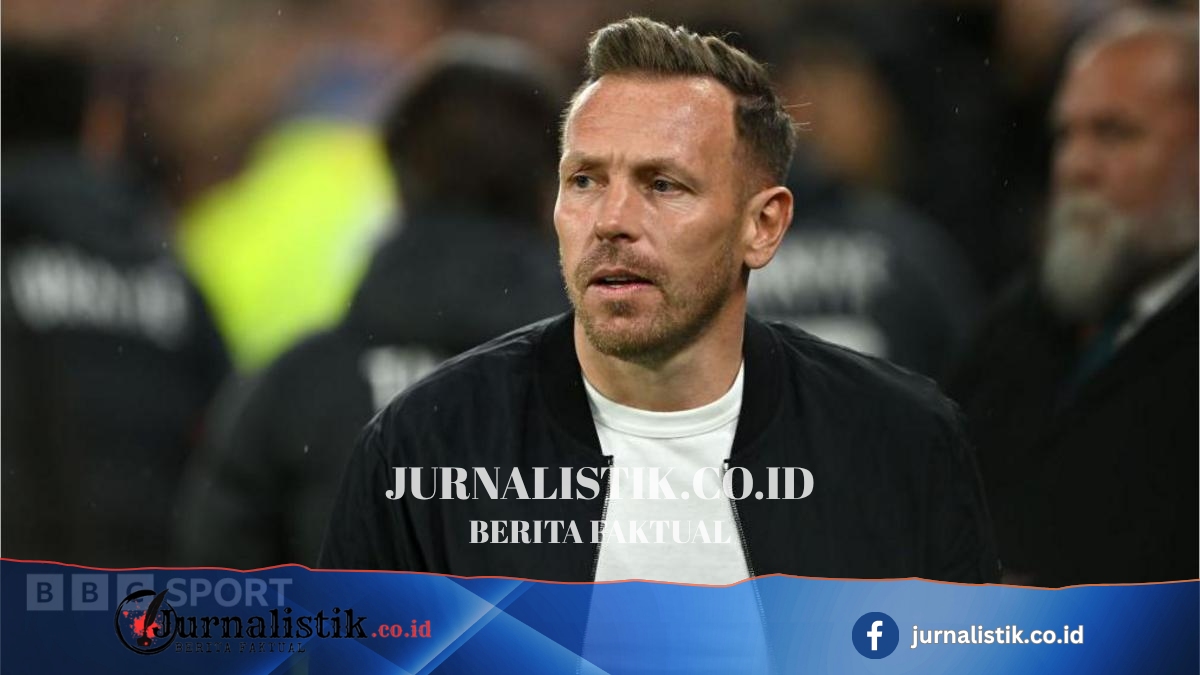 Wales boss Bellamy in talks over Burnley job