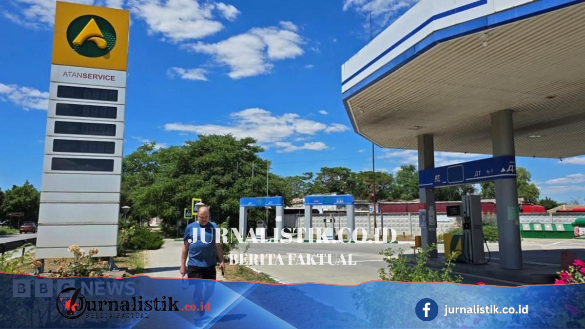 No fuel for sale as Ukraine's blockade of Russian-occupied Crimea takes effect