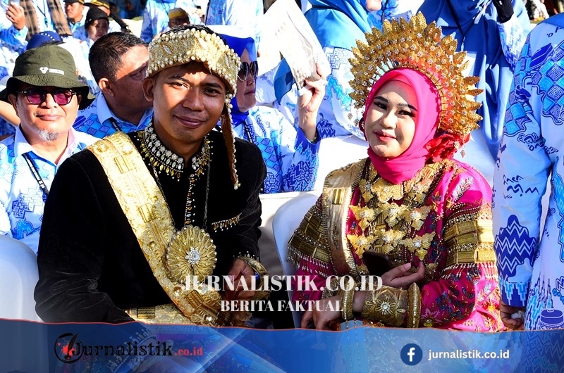 Kontingen Kenakan Pakaian Adat Menambah Semarak Pembukaan PENAS XVII
