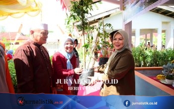 Orang Tua Siswa Bawa Pulang Bibit Cabai dan Tomat dari Program Ketahanan Pangan