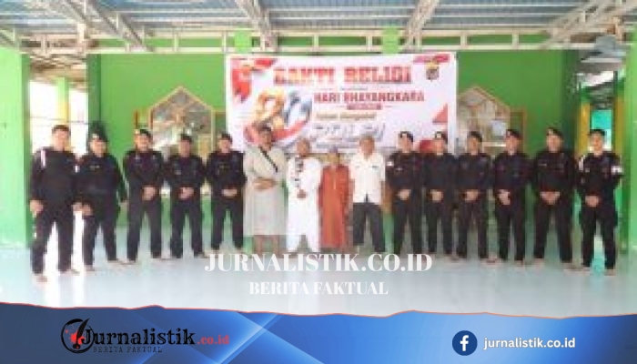 Bhayangkara ke-80, Brimob Polda Gorontalo Bersihkan Masjid Al Bayan sebagai Wujud Pengabdian untuk Masyarakat