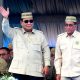 Prabowo Kenakan Upiah Karanji di Puncak PENAS Petani Nelayan XVII Gorontalo