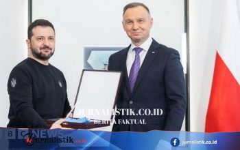 Zelensky stripped of highest Polish honour over WW2 name of army unit