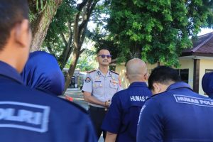 Kabid Humas Polda Gorontalo Tekankan Disiplin dan Kesehatan Personel Saat Apel Satker