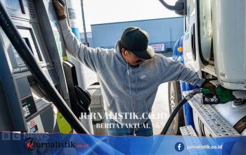 Trump menuduh perusahaan minyak besar “price-gouging” pengemudi