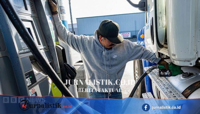 Trump menuduh perusahaan minyak besar “price-gouging” pengemudi