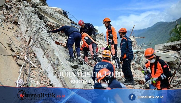 Anjing Pelacak, Drone Mikro, dan Detektor Suara: Cara Tim SAR Mencari Korban Gempa Venezuela