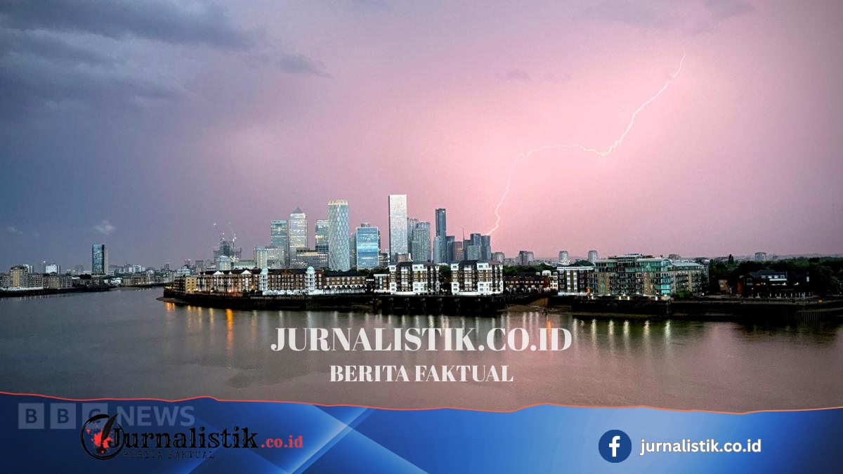 Thousands of lightning strikes light up sky across southern England