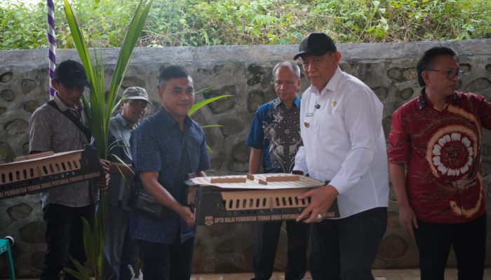 Gubernur Gusnar Perkuat Pengembangan Peternakan dan Perkebunan