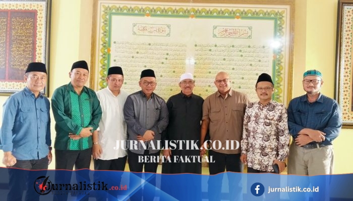 Jelang Muktamar NU ke-35, Eks Ketum PMII Gus Hery Haryanto Azumi Sowan ke Sahabat Gus Dur Kiai Manarul Hidayat