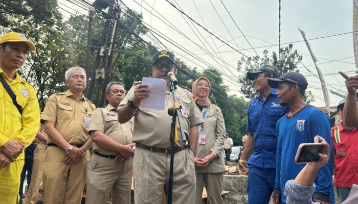 Rano Karno Khawatir Saluran Air di Bawah Rel Lenteng Agung