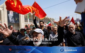 Kerumunan Besar di Teheran untuk Pemakaman Ayatollah Ali Khamenei