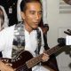 KPK Menerima Laporan Gratifikasi: Gitar Bas Metallica untuk Jokowi, Keris, Paket Umrah, hingga Amplop Kuansing