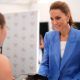 Kunjungan Wimbledon dadakan: Catherine bertemu publik, bagikan tiket, lalu duduk di Court 18