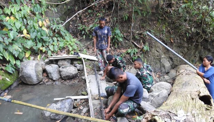 Satgas TMMD Ke-129 Kodim 1313/Pohuwato Terus Pasang Jaringan Pipa Air Bersih di Makarti Jaya