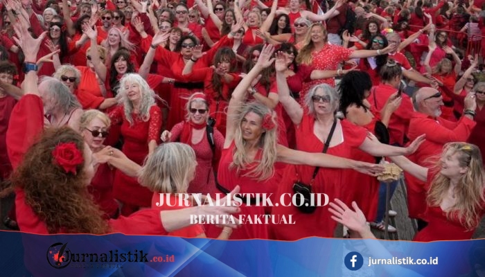 It’s me, Cathy—ribuan orang memberi penghormatan pada lagu ikonik Kate Bush