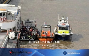 Perahu polisi menabrak Westminster Bridge, lima petugas Met terluka