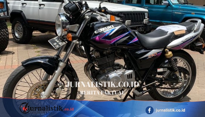 Antrean Suzuki Thunder di SPBU Mengular, Kapasitas Tangkinya 15 Liter?