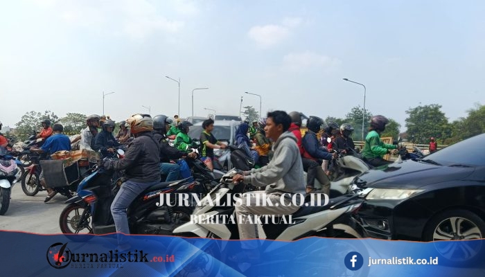 Macet di Jalan Raya Pekayon Bekasi Imbas Rekonstruksi Menuju Jembatan Kemang Pratama