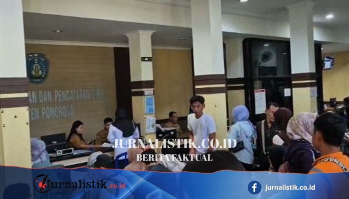 Antrean Perekaman e-KTP Membludak di Ponorogo saat Libur Sekolah, Pelajar Rela Datang Sejak Pagi