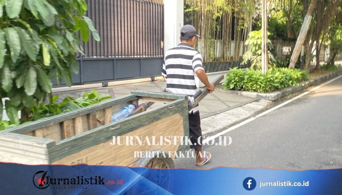 Di Tengah Gempuran Marketplace, Pemburu Barang Bekas di Menteng Tetap Bertahan