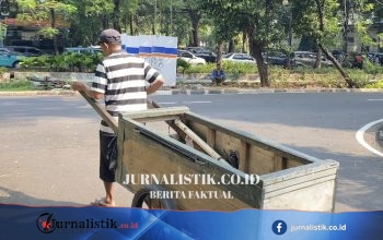 Menanti Panggilan dari Menteng: Pembeli Barang Bekas Menghidupi Keluarga