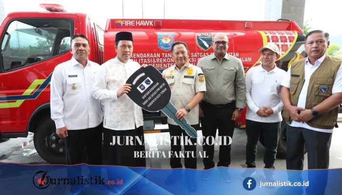 Pemulihan Pascabencana di Aceh Tengah, Muhammad Tito Karnavian Serahkan Kendaraan Tangki Air Multifungsi
