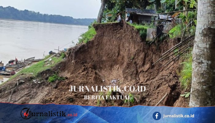 BPBD Batang Hari Data 4 Titik Longsor di Sungai Batanghari, Dapur Rumah Nyaris Menggantung