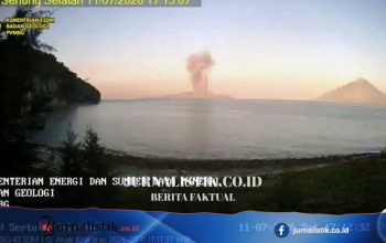 Anak Krakatau Masih Aktif, Kolom Abu Vulkanik Setinggi 200 Meter Menjelang Magrib