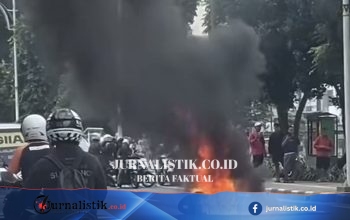 Yamaha R15 Ludes Terbakar di Pasar Minggu Setelah Hindari Mobil Pengereman Mendadak, Pengendara Luka