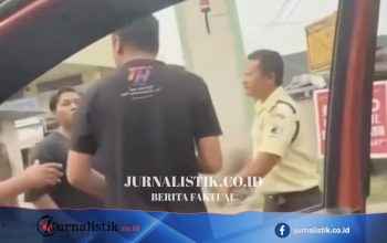 Diduga Emosi Meluap, Sopir Angkot Rusak Mobil Pengendara di Bekasi Selatan saat Macet