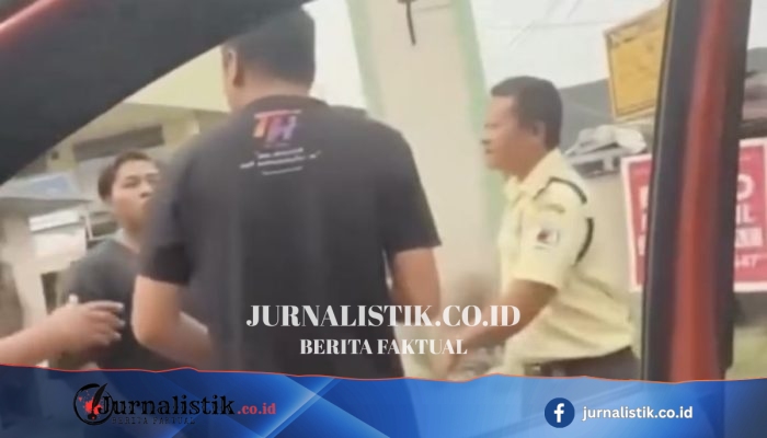 Diduga Emosi Meluap, Sopir Angkot Rusak Mobil Pengendara di Bekasi Selatan saat Macet