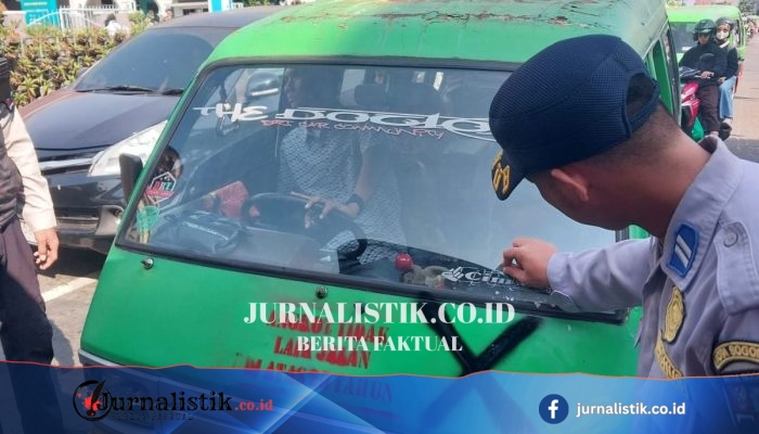 Sopir Angkot Tua Bogor Tutupi Tanda Tak Laik Jalan Dishub, Tetap Mengaspal