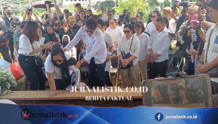 Temon Dimakamkan di TPU Tanah Kusir, Istri Ucap ‘Sampai Bertemu Lagi, Sayang’