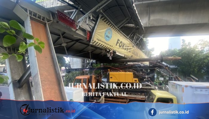 Update Kondisi JPO Tendean Jaksel Pasca Ditabrak Truk Pengangkut Ekskavator