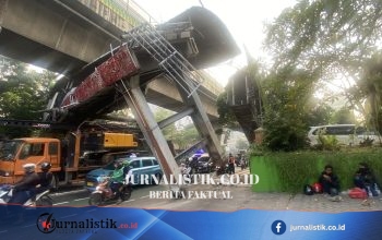 JPO Kapten Tendean No 85 Rusak Usai Ditabrak Truk Alat Berat, Ini Rute Pengalihan