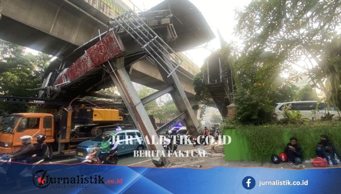 JPO Kapten Tendean No 85 Rusak Usai Ditabrak Truk Alat Berat, Ini Rute Pengalihan