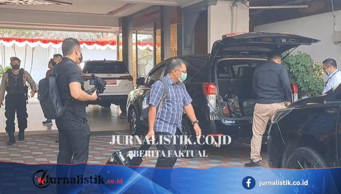 KPK Selesaikan Penggeledahan Kantor Bupati Sukoharjo Lima Jam, Tiga Koper Hitam Diamankan