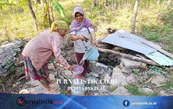 Krisis Air Melanda Ungaran Timur, Warga Kalikayen Mandi di Sungai demi Hemat Air
