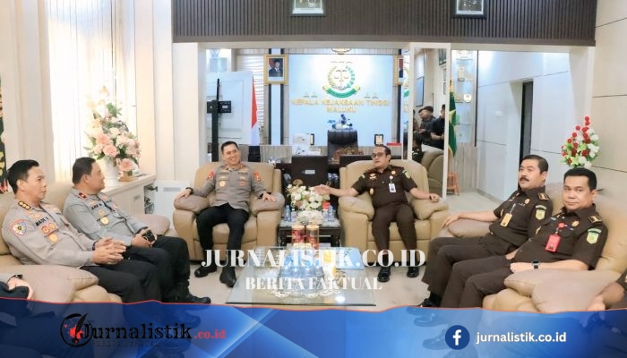 Irjen Pol Dadang Hartanto Bertemu Kajati Rudy Irmawan di Kejati Maluku, Bahas Sinergi Penegakan Hukum (Jumat, 17 Juli 2026)