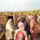 Prabowo Menyapa Petani Tebu dalam Panen Raya Bersama TNI di Malang