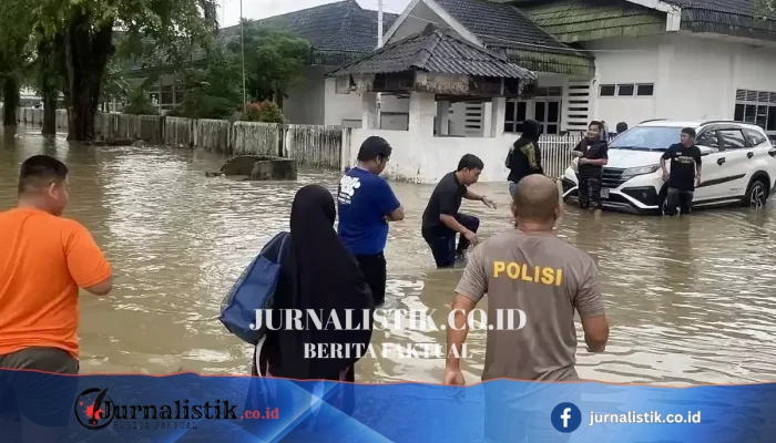 Danti, Ibu Hamil di Sinjai, Rela Menerobos Banjir Setinggi Paha ke RS Bersalin Restu Ibu