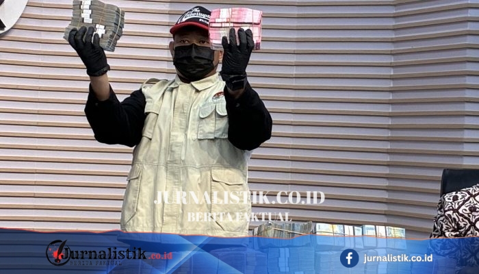 OTT Bupati Lombok Barat: KPK Sita Uang Tunai hingga Toyota Alphard senilai Rp 9,06 M